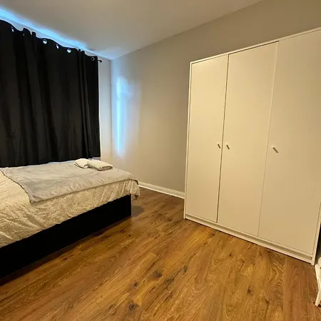 Double Bedroom In Private Home- Canning Town By Excel Homestay *