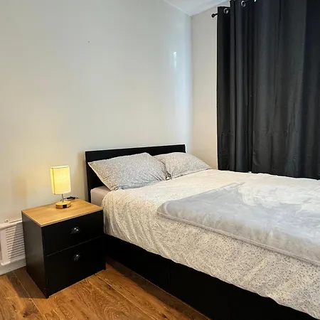Double Bedroom In Private Home- Canning Town By Excel Homestay