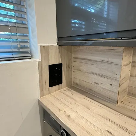 Double Bedroom In Private Home- Canning Town By Excel
