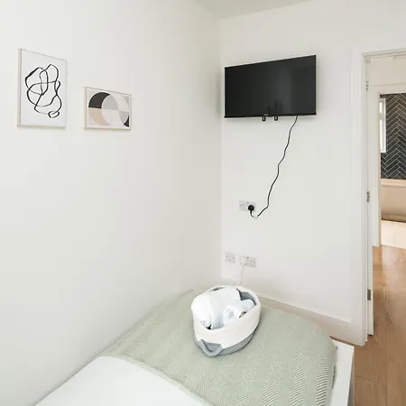 Private In Modern And Stylish House *