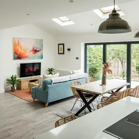 Private In Modern And Stylish House Pensión Beckenham