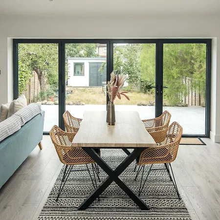Private In Modern And Stylish House Pensión Beckenham