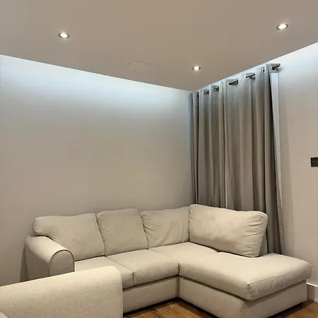 Double Bedroom In Private Home- Canning Town By Excel Homestay *