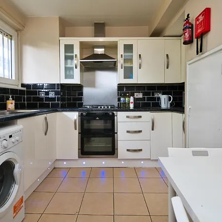 Beautiful Single Bedroom Guest house London