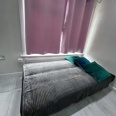 Apartment Cosy Private Flat In London, Free Parking On Premise