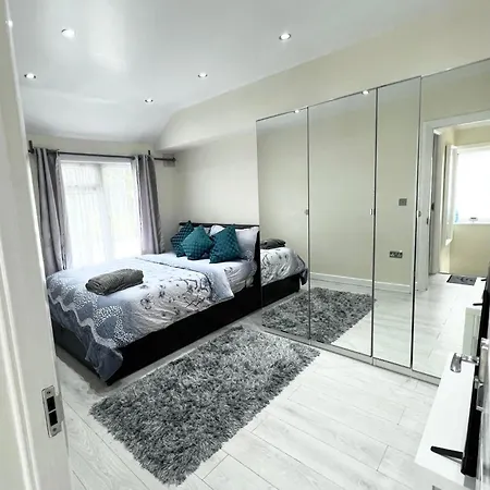 Cosy Private Flat In London, Free Parking On Premise * Carshalton