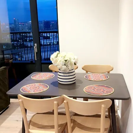 Apartment City View *