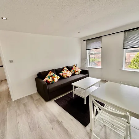 Hornchurch House - Macdonald Avenue *