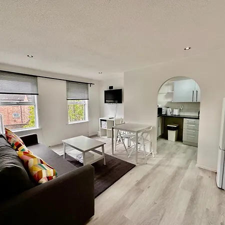 Holiday home Hornchurch House - Macdonald Avenue Harold Wood