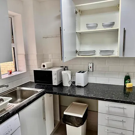 Hornchurch House - Macdonald Avenue Holiday home *