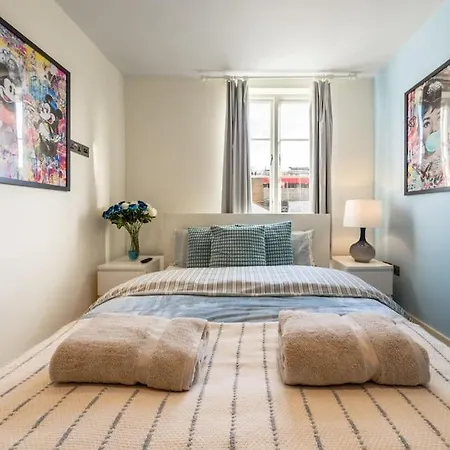 Stunning 3 Bed 2 Bath Penthouse In *