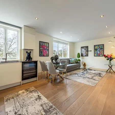 Apartment Stunning 3 Bed 2 Bath Penthouse In *