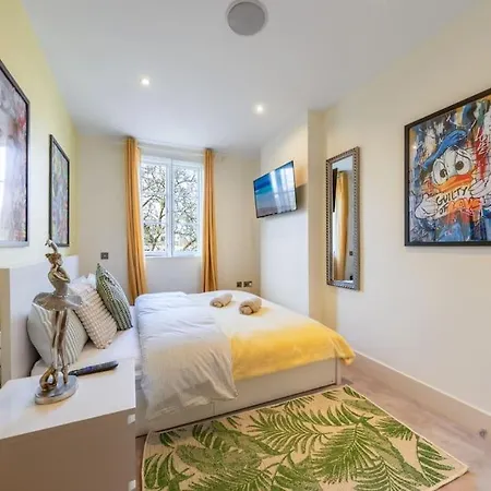 Apartment Stunning 3 Bed 2 Bath Penthouse In