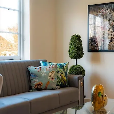Apartment Stunning 3 Bed 2 Bath Penthouse In