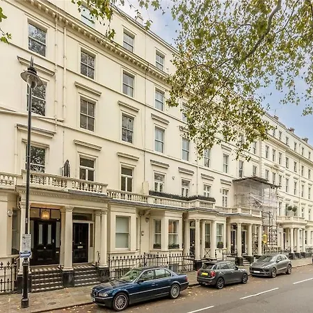 Stunning 3 Bed 2 Bath Penthouse In Apartment