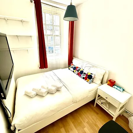 Guest house Comfy Private Bedrooms In Heart Of *