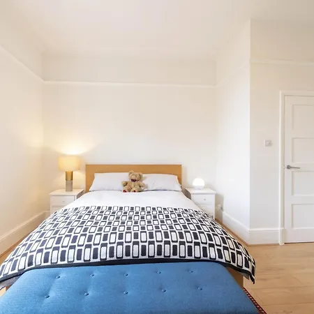 Pass The Keys Bright Balham - Close To