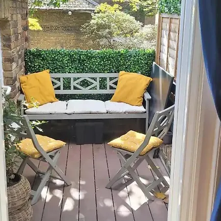 Charming 2 Bed Kennington Oval London