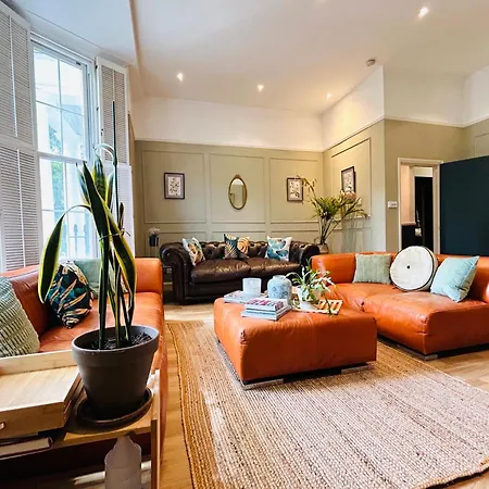 Kensington Grand Apartment
