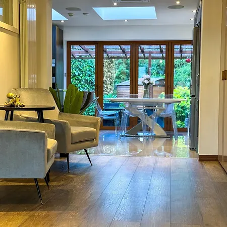 Luxurious 3bed House With Bath & Garden * London