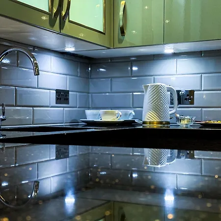 Luxurious 3bed House With Bath & Garden