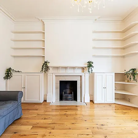 Kensington Tranquility Elegant Two-bed Retreat London