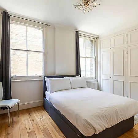 Kensington Tranquility Elegant Two-bed Retreat *