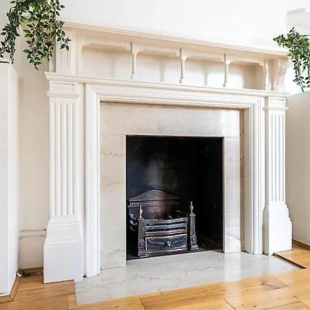 Kensington Tranquility Elegant Two-bed Retreat Apartment