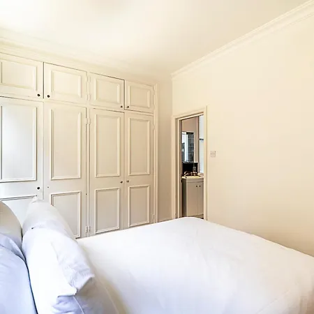 Kensington Tranquility Elegant Two-bed Retreat Apartment *