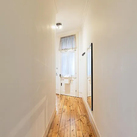 Kensington Tranquility Elegant Two-bed Retreat *
