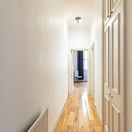 Kensington Tranquility Elegant Two-bed Retreat Apartment London