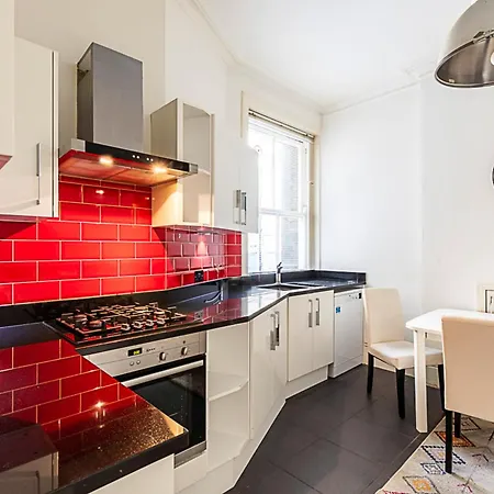 Kensington Tranquility Elegant Two-bed Retreat *