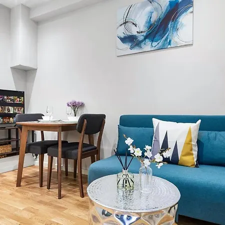 Apartment Metro Marvel: 1-bed Gem London