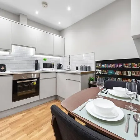 Metro Marvel: 1-bed Gem *