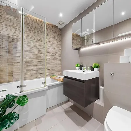 Apartment Metro Marvel: 1-bed Gem London