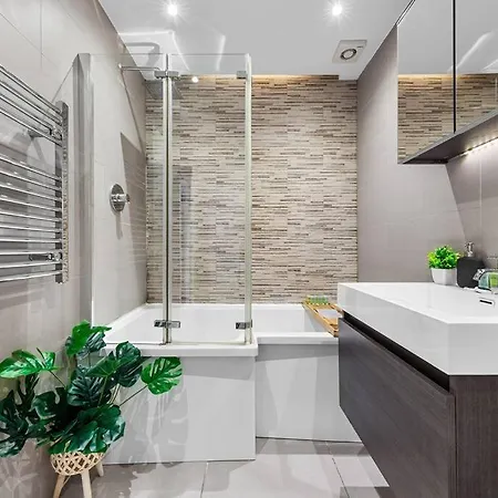 Metro Marvel: 1-bed Gem *