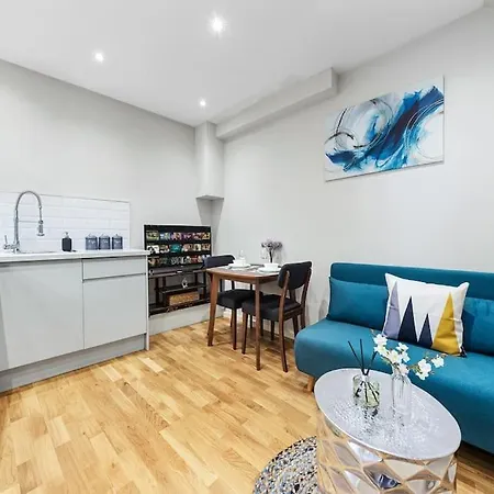 Metro Marvel: 1-bed Gem London