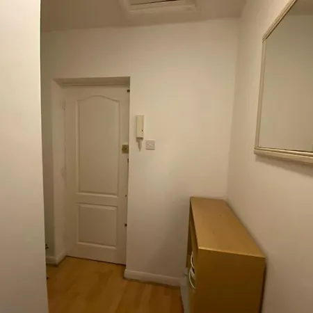 ✰free Private Parking✰80s Retro 1bedroom Serviced Canary Wharf Perfect For Families Business & Leisure Guests Apartment *