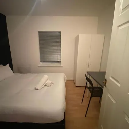 Apartment ✰free Private Parking✰80s Retro 1bedroom Serviced Canary Wharf Perfect For Families Business & Leisure Guests
