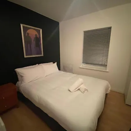 ✰free Private Parking✰80s Retro 1bedroom Serviced Canary Wharf Perfect For Families Business & Leisure Guests Apartment London