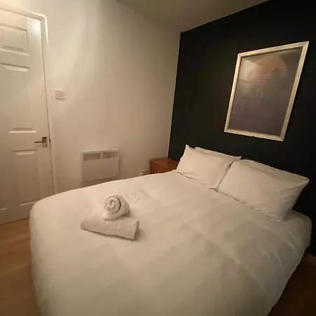 ✰free Private Parking✰80s Retro 1bedroom Serviced Canary Wharf Perfect For Families Business & Leisure Guests *