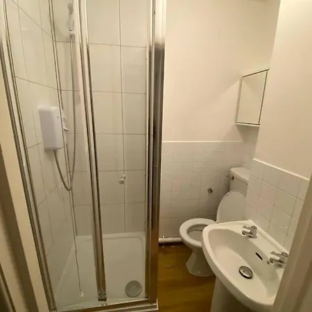 Apartment ✰free Private Parking✰80s Retro 1bedroom Serviced Canary Wharf Perfect For Families Business & Leisure Guests