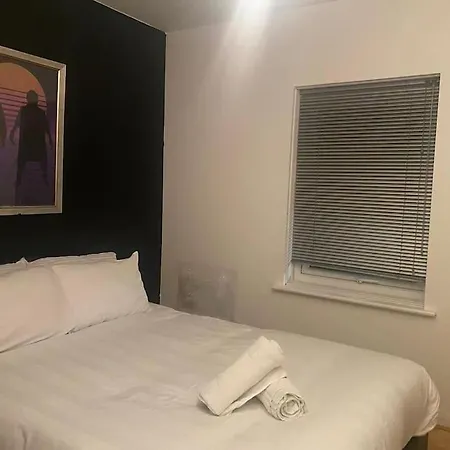 Apartment ✰free Private Parking✰80s Retro 1bedroom Serviced Canary Wharf Perfect For Families Business & Leisure Guests *
