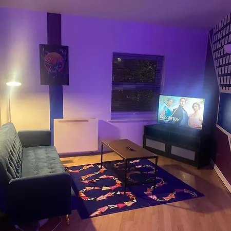 ✰free Private Parking✰80s Retro 1bedroom Serviced Canary Wharf Perfect For Families Business & Leisure Guests Apartment