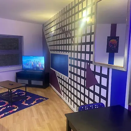 ✰free Private Parking✰80s Retro 1bedroom Serviced Canary Wharf Perfect For Families Business & Leisure Guests *