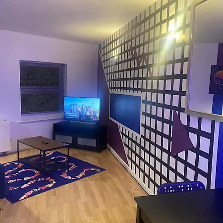 ✰free Private Parking✰80s Retro 1bedroom Serviced Canary Wharf Perfect For Families Business & Leisure Guests Apartment London