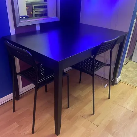 ✰free Private Parking✰80s Retro 1bedroom Serviced Canary Wharf Perfect For Families Business & Leisure Guests Apartment