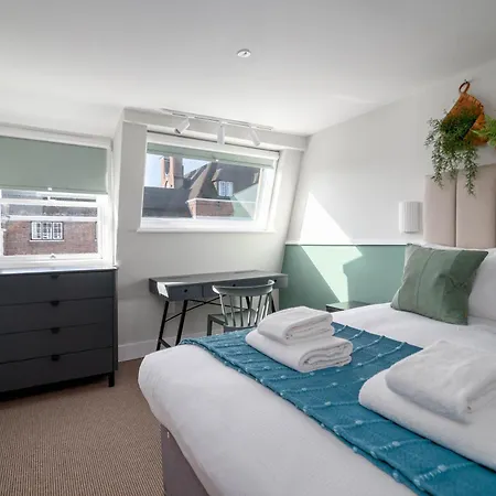 37 Doughty Street * Лондон