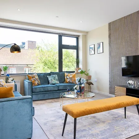 Palm Tree House - Birds Of Feather * Orpington