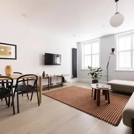 Spacious Flat In Central Ldn, Payment Required Straight Away The Host Will Message You After You've Made A Reservation * London